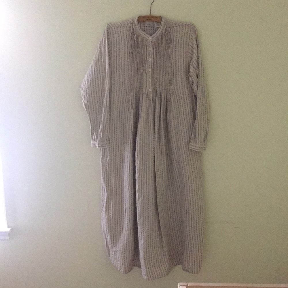 VINTAGE LL BEAN FLANNEL NAVY/CREAM NIGHTGOWN SIZE MEDIUM